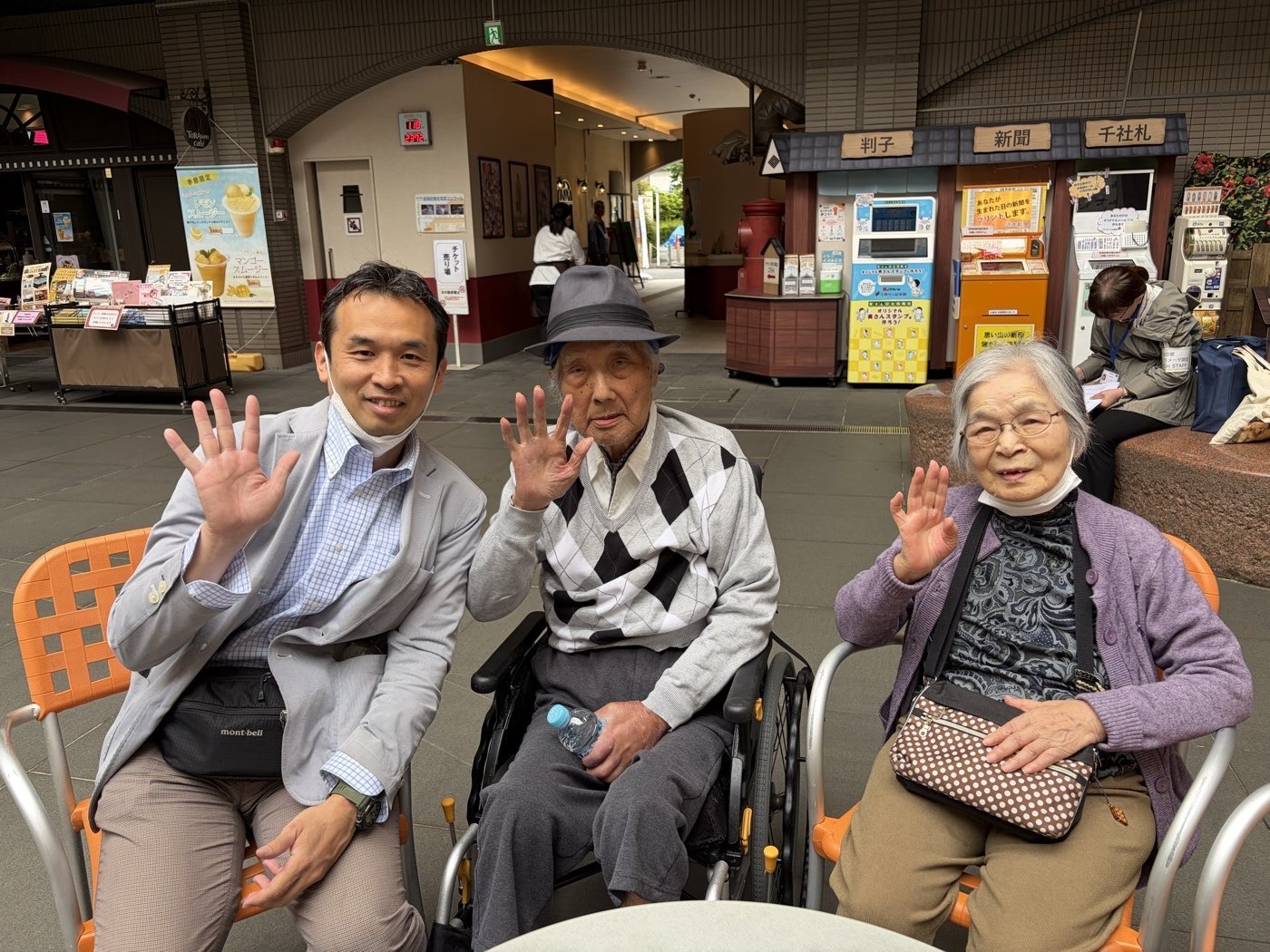 柴又の門前でご両親とご一緒したときの様子
